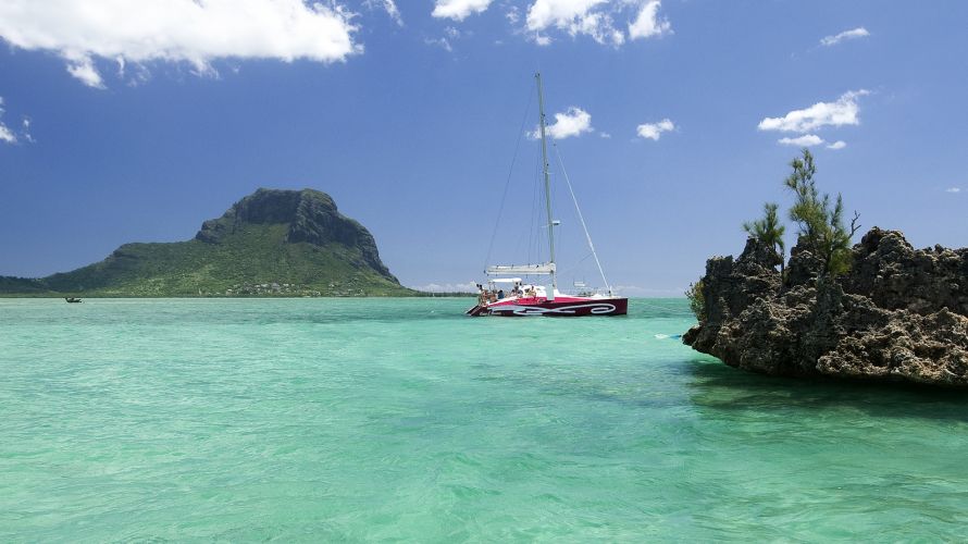 Wie eine riesige Koralle sieht prachtvolle Felsen vor Mauritius aus