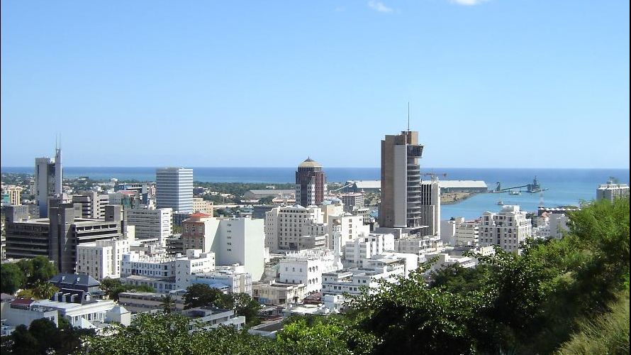 Hafen und Skyline von Port Louis