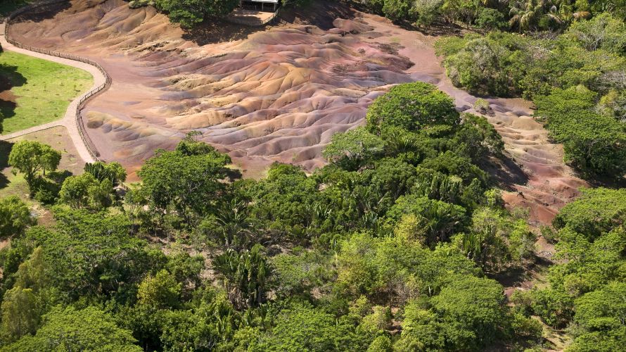 Die Siebenfarbige Erde in Chamarel ist eine Top-Attraktion auf Mauritius